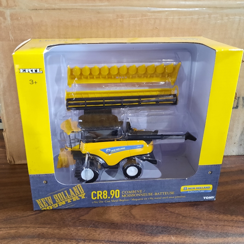 1/64 new holland CR8.90 toy combine